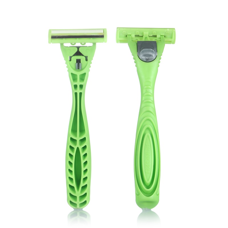 Disposable plastic safety shaving blade razor
